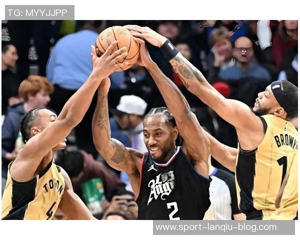 伦纳德火力全开独得19分助球队逆转但脚踝酸痛遗憾退赛